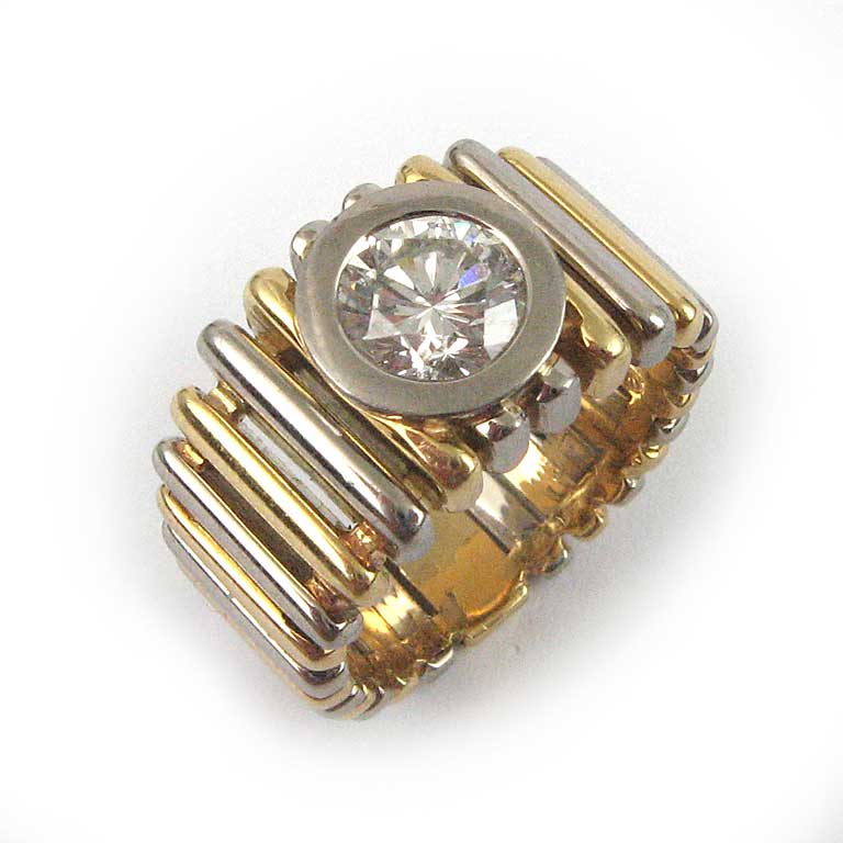 Bicolor-Ring mit einem Diamanten im Brillantschliff von ca. 1.15 ct