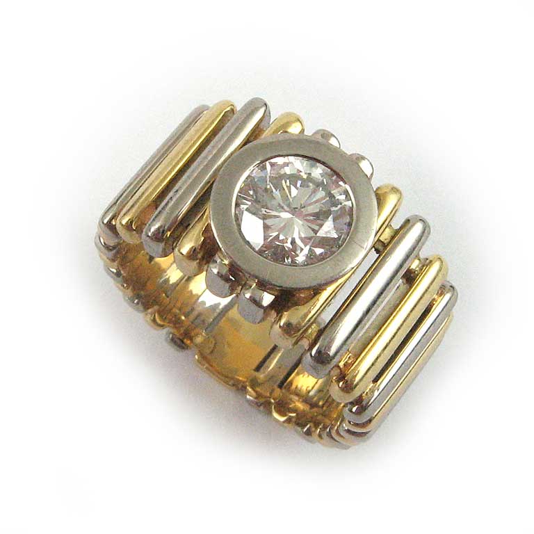 Diamant im Brillantschliff, in Bicolor-Ring gefasst