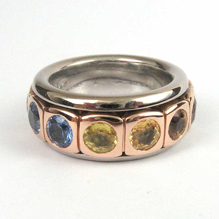 Saphir-Alliance-Ring in Weissgold und Rotgold, blaue und gelbe Saphire