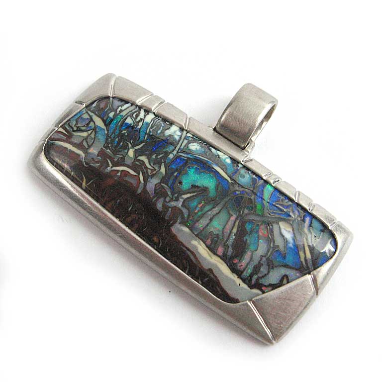 Boulderopal "Wald", in 18 Karat Weissgold-Anhänger gefasst