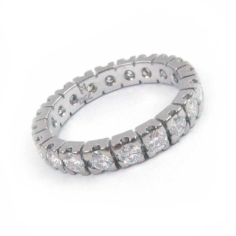 Goldring mit Diamanten