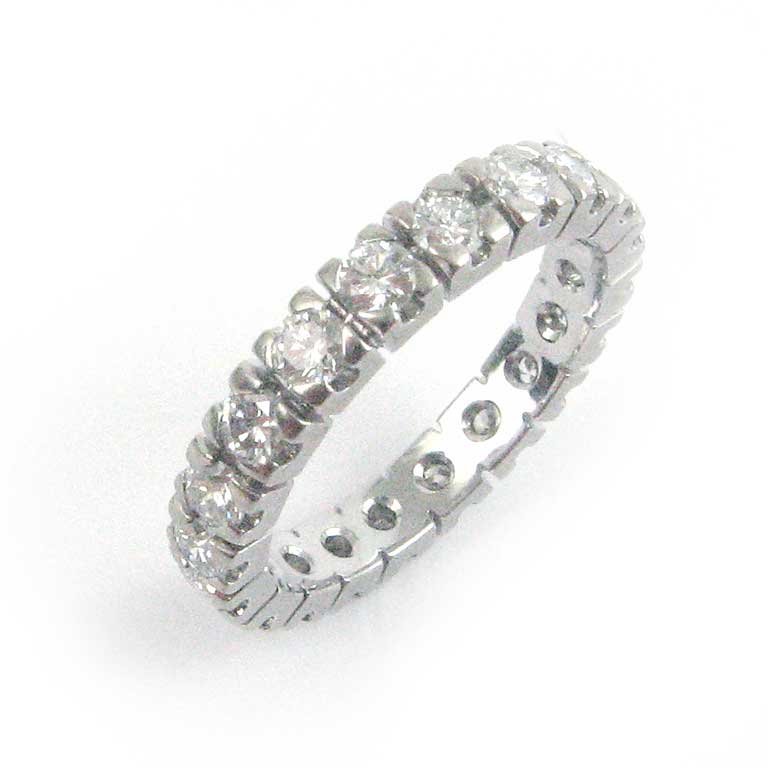 Alliancering in Weissgold mit Diamanten im Brillantschliff