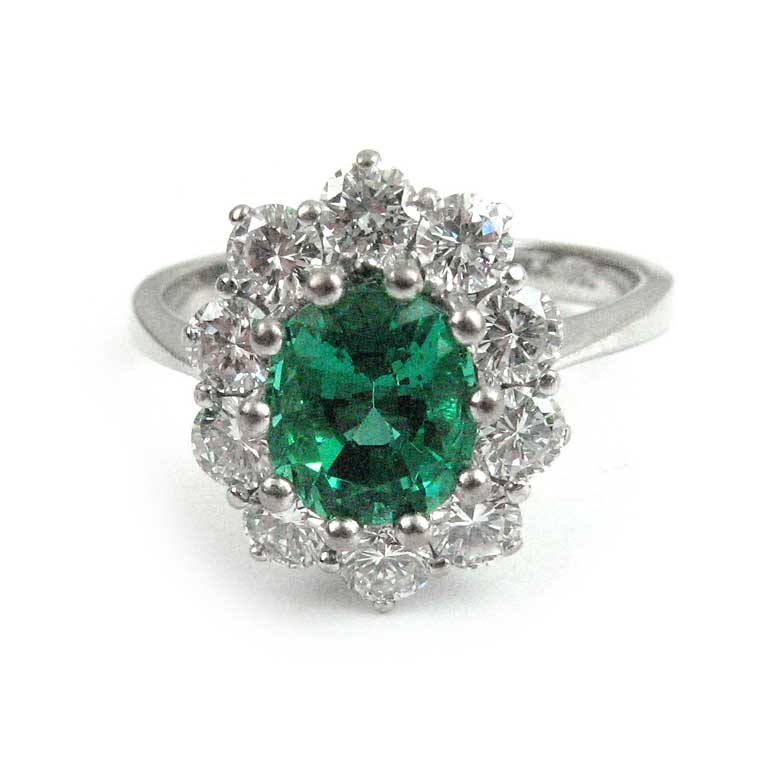 Smargdring, mit Diamanten in Entourage