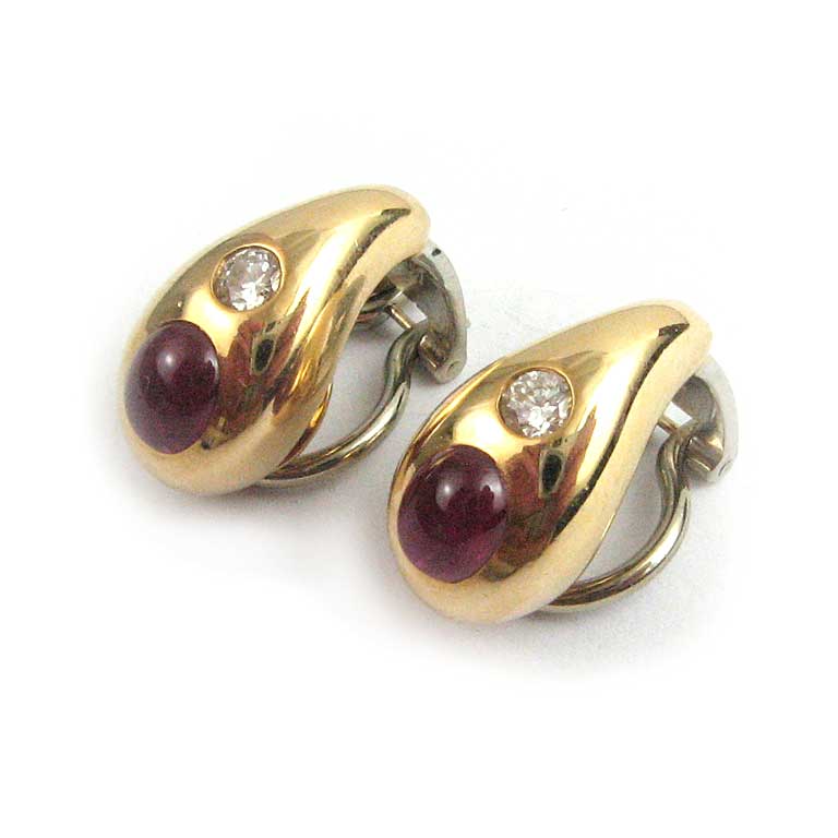 Ohrringe in Gelbgold mit Rubinen und Diamanten