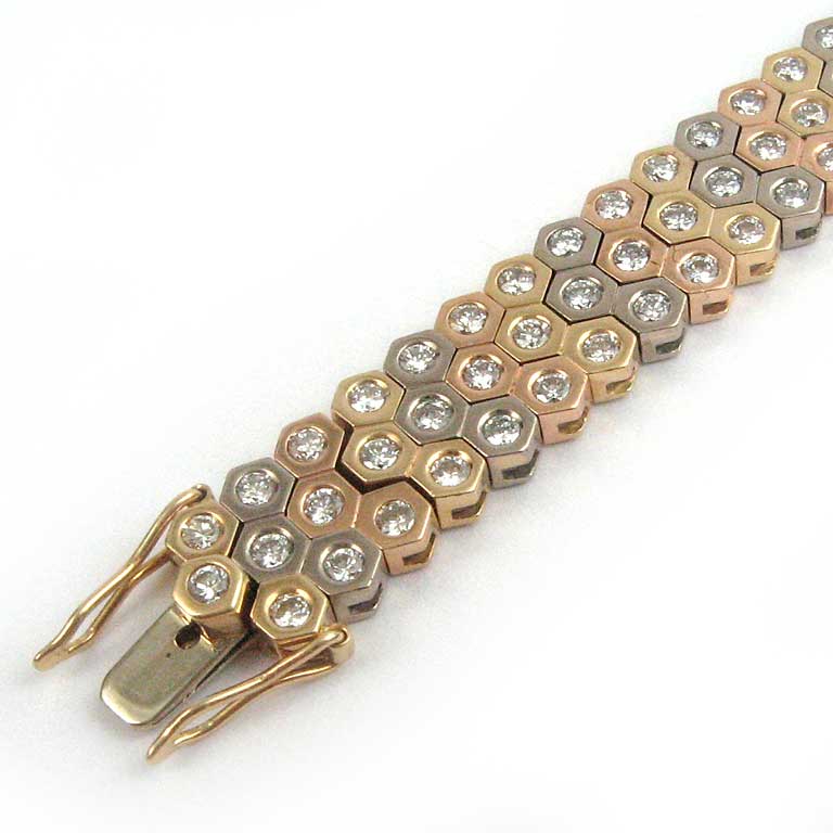 Ausschnitt aus Brillant-Armband, Gelbgold, Rotgold, Weissgold