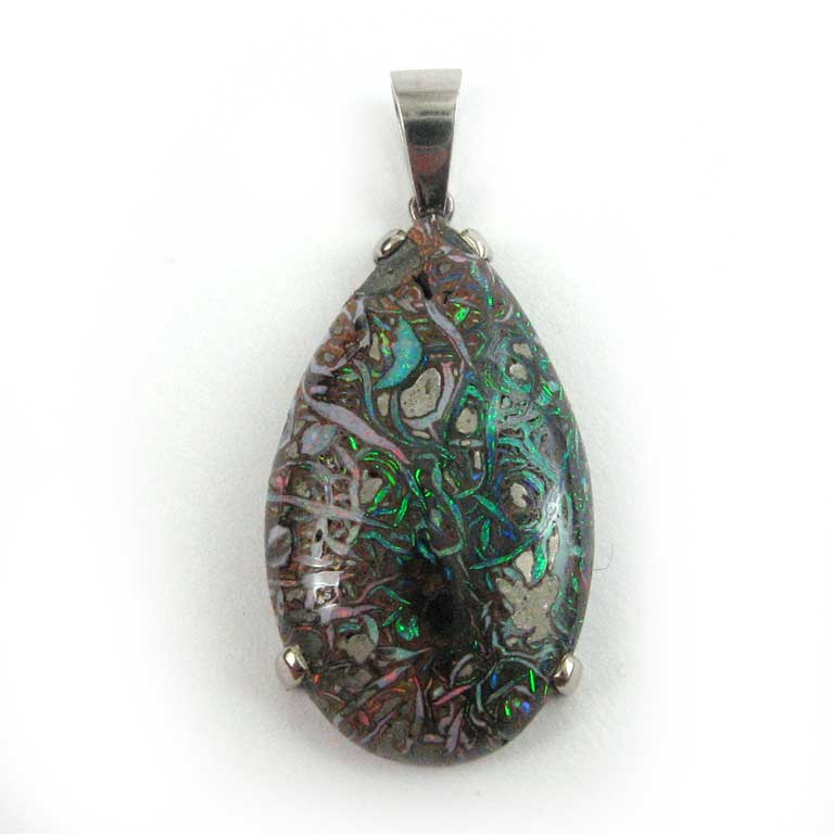 Boulderopal, in Goldanhänger gefasst