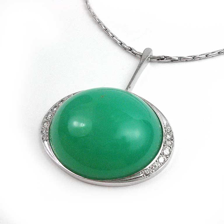 Collier in Weissgold mit Chrysopras Cabochon und Brillanten