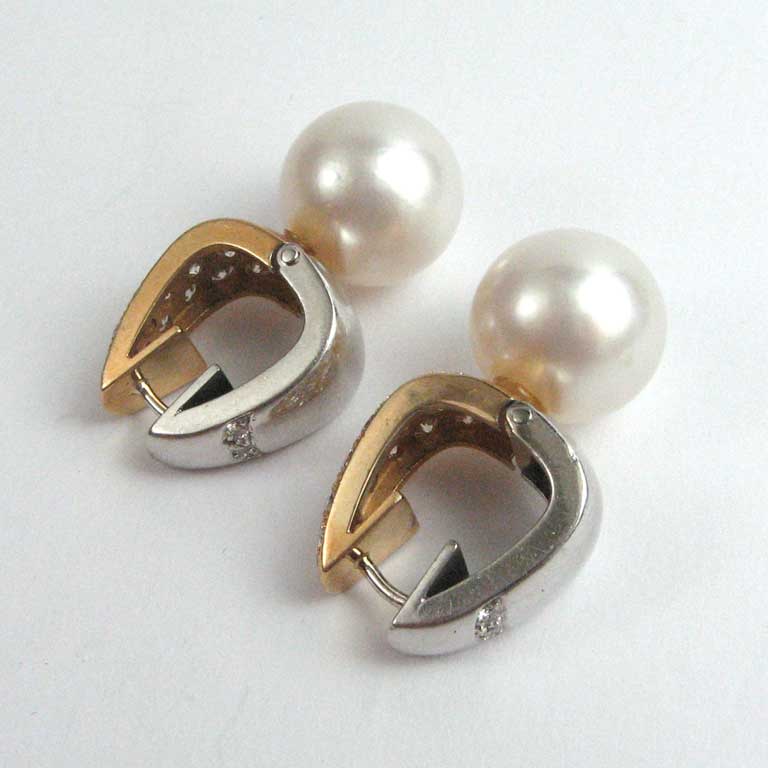 Gelbgold-Weissgold-Ohrringe mit Südseeperlen und Brillanten