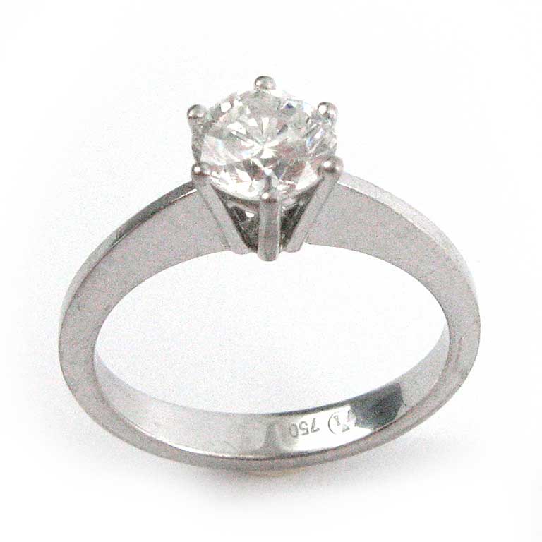 Weissgoldring mit einem Diamant im Brillantschliff von ca. 1 Karat