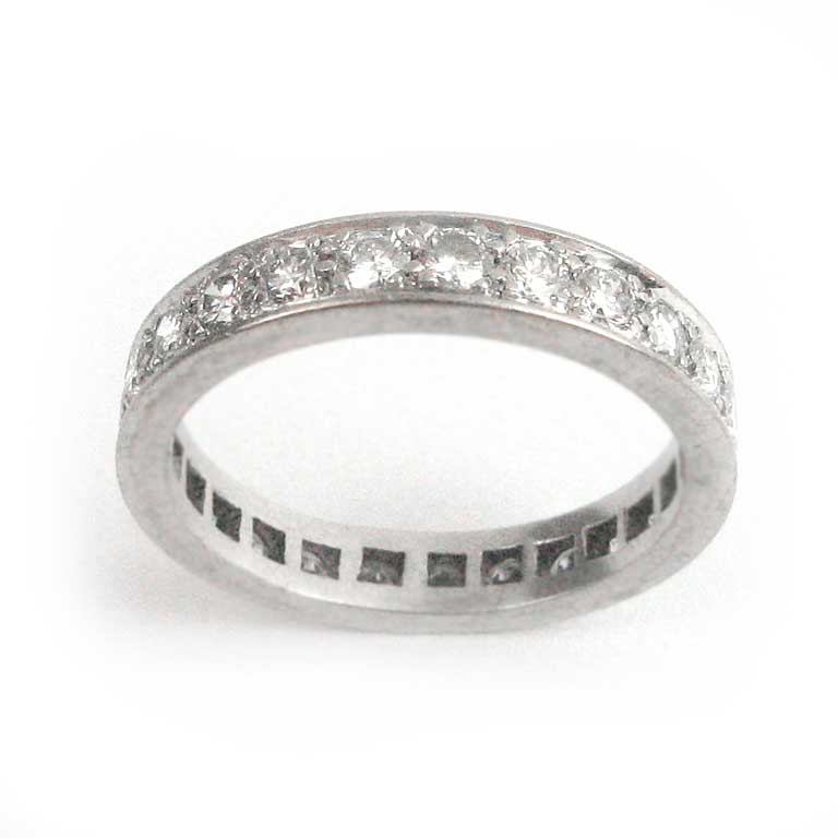 Memoryring in 18 Karat Weissgold, mit Diamanten im Brillantschliff