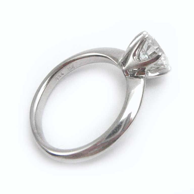 Brillantring - Ansicht der Weissgold Ringschiene