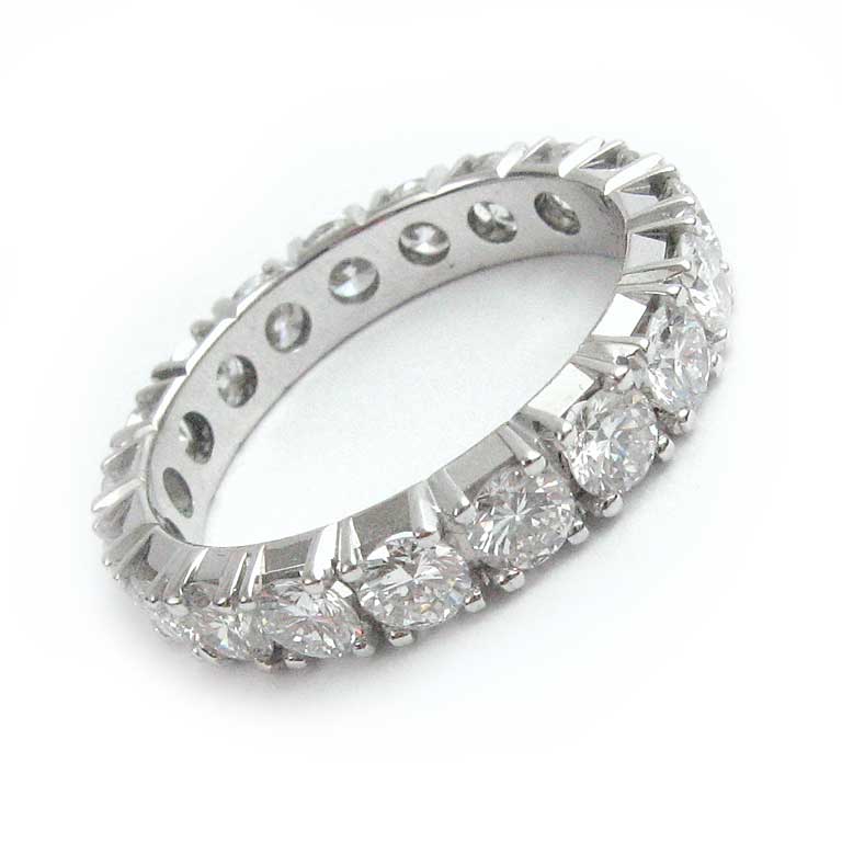 Memoryring in 18 Karat Weissgold, mit Diamanten im Brillantschliff