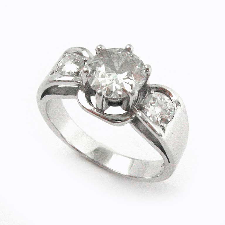 Altschliffdiamant, in Weissgoldring 18 Karat gefasst